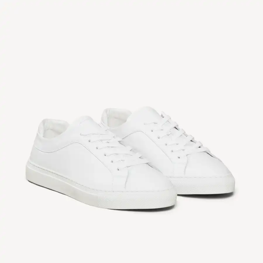 A.P.C. Men's Plain Sneakers in White A.P.C.-daiichi.edu.vn