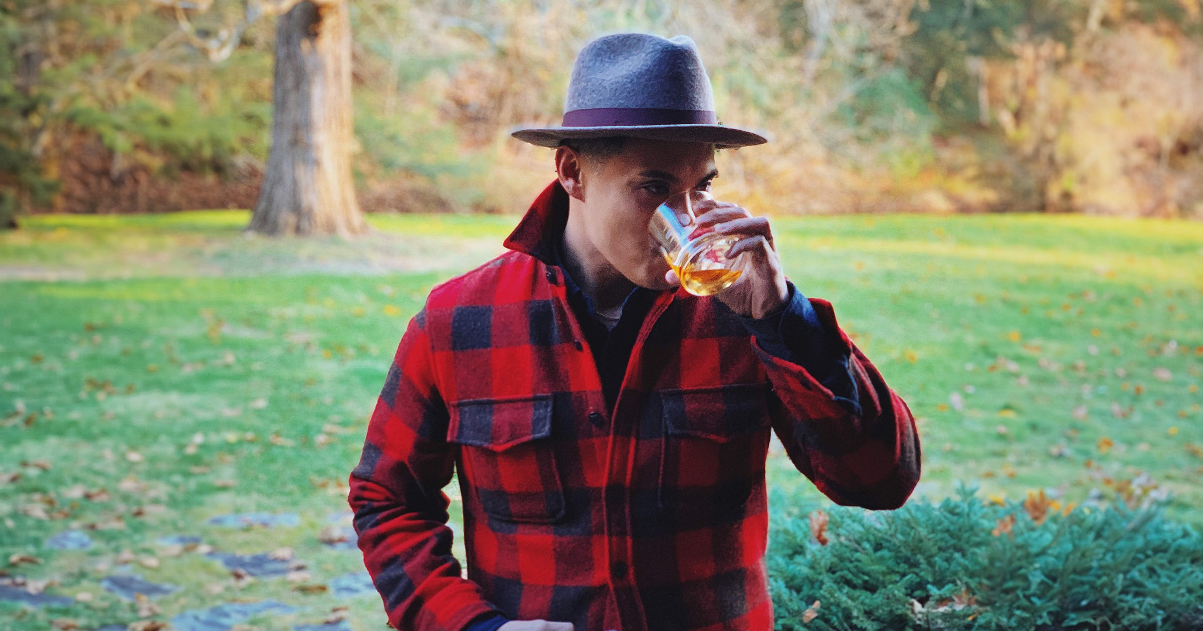 Flannel vs Plaid Vs Checkered: What’s The Difference? (Ask An Effortless Gent)